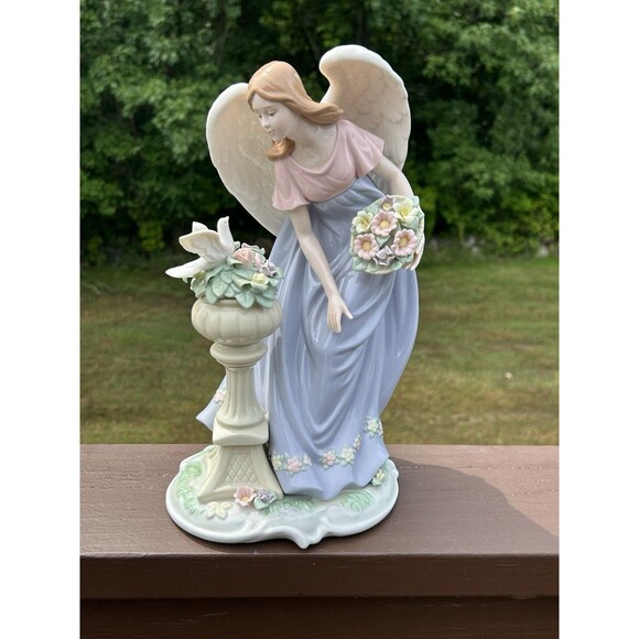 2006 Porcelain Handpainted Angel & Dove Members Mark Holiday Collection Decor - Picture 1 of 10